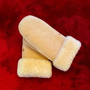 Sheepskin and Shearing Mittens, New without tags